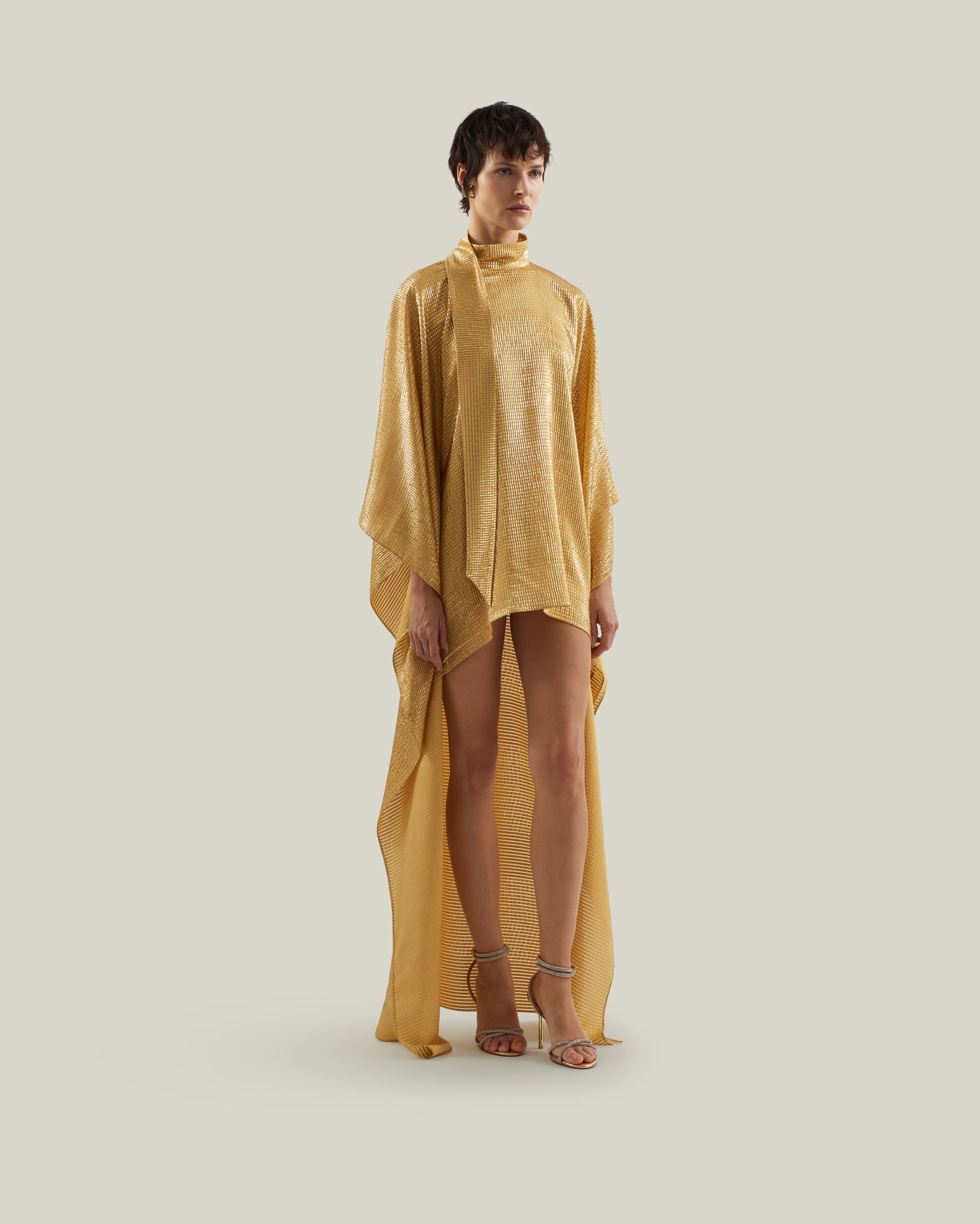 Denver Sunrise Kaftan in Antique Gold - Tree-dimensional lurex fil coupè high-neck asymmetrical short kaftan