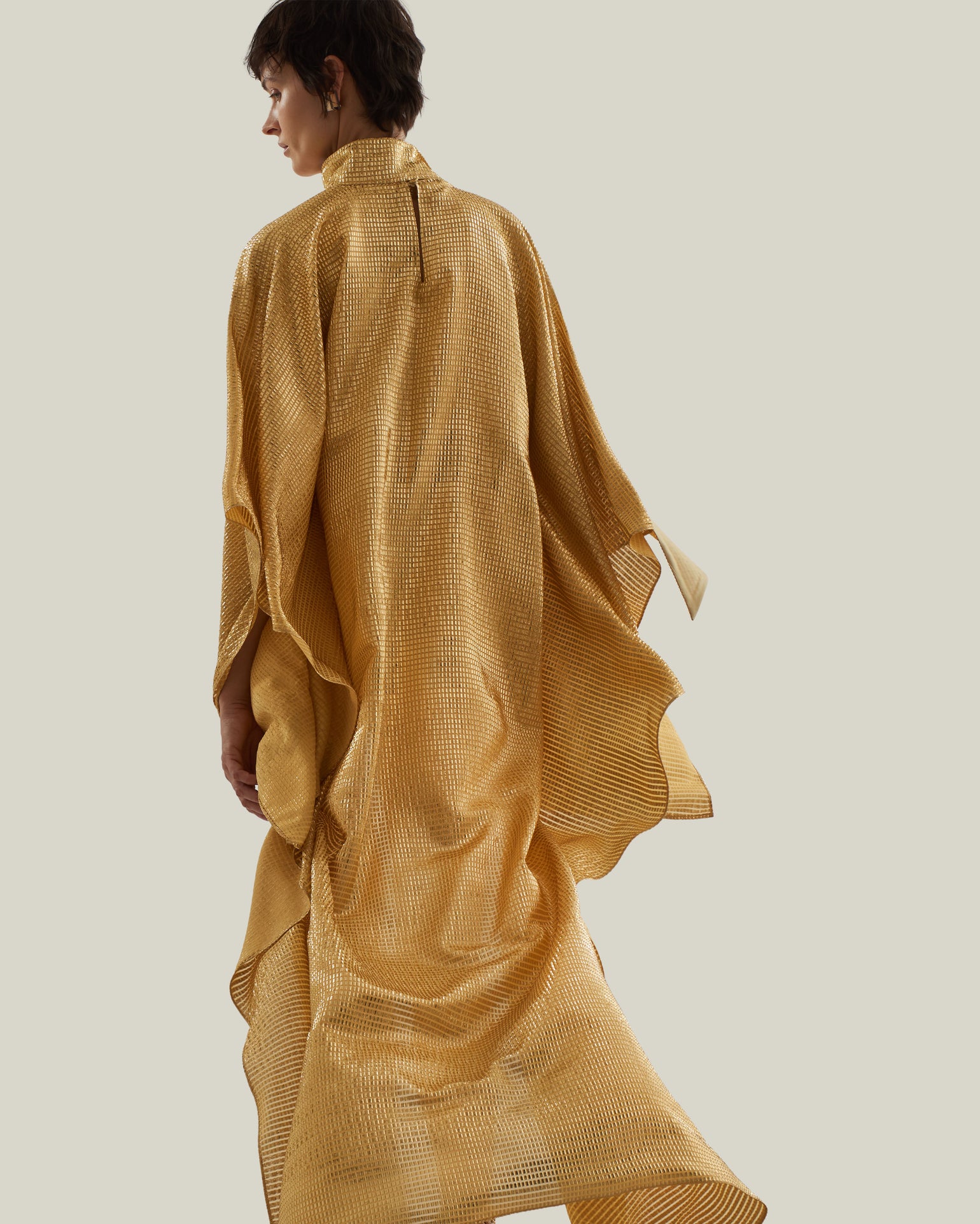 Denver Sunrise Kaftan in Antique Gold - Tree-dimensional lurex fil coupè high-neck asymmetrical short kaftan