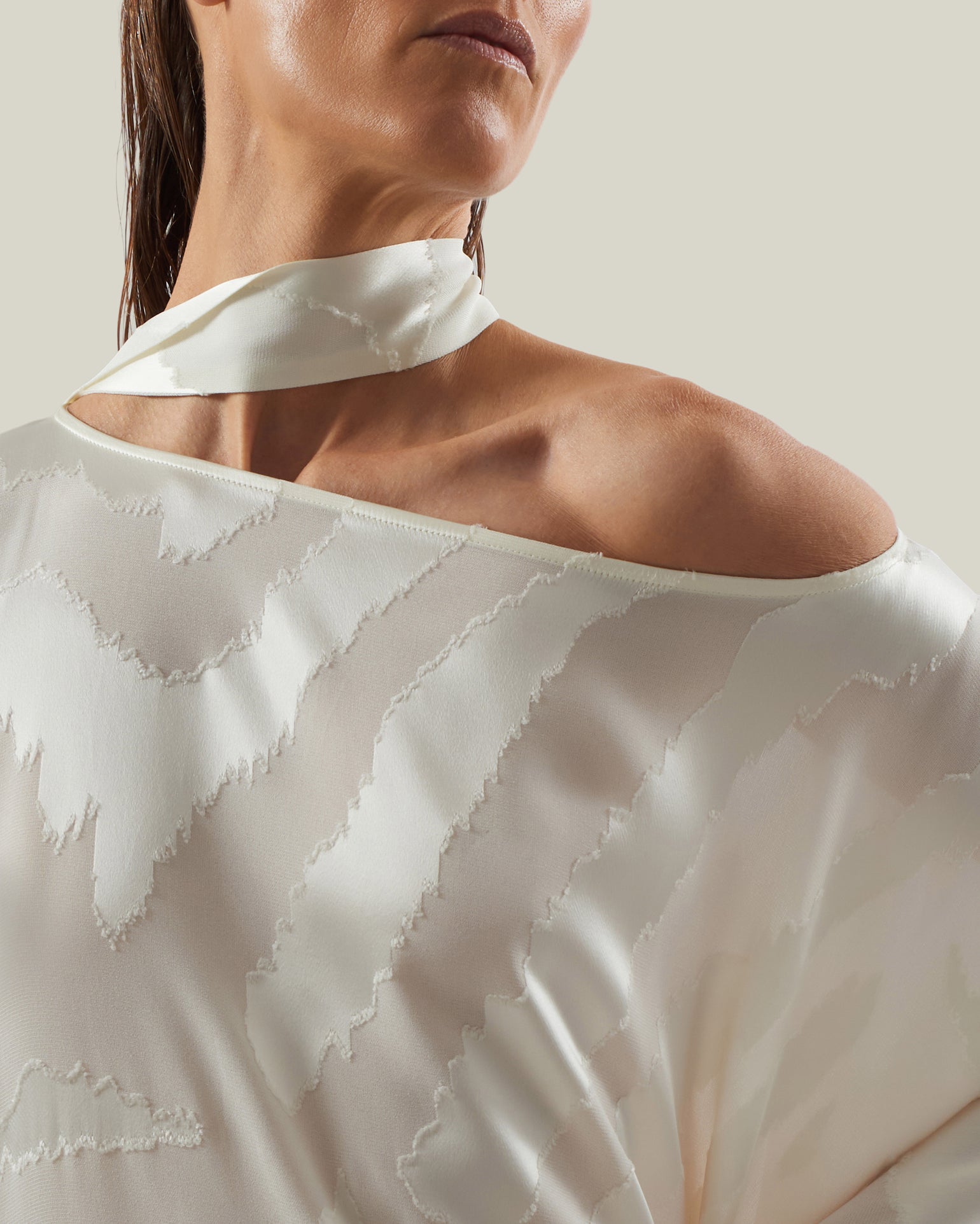 Streep Kaftan in Ivory - Zebra motif fil coupè cold shoulder maxi kaftan with scarf