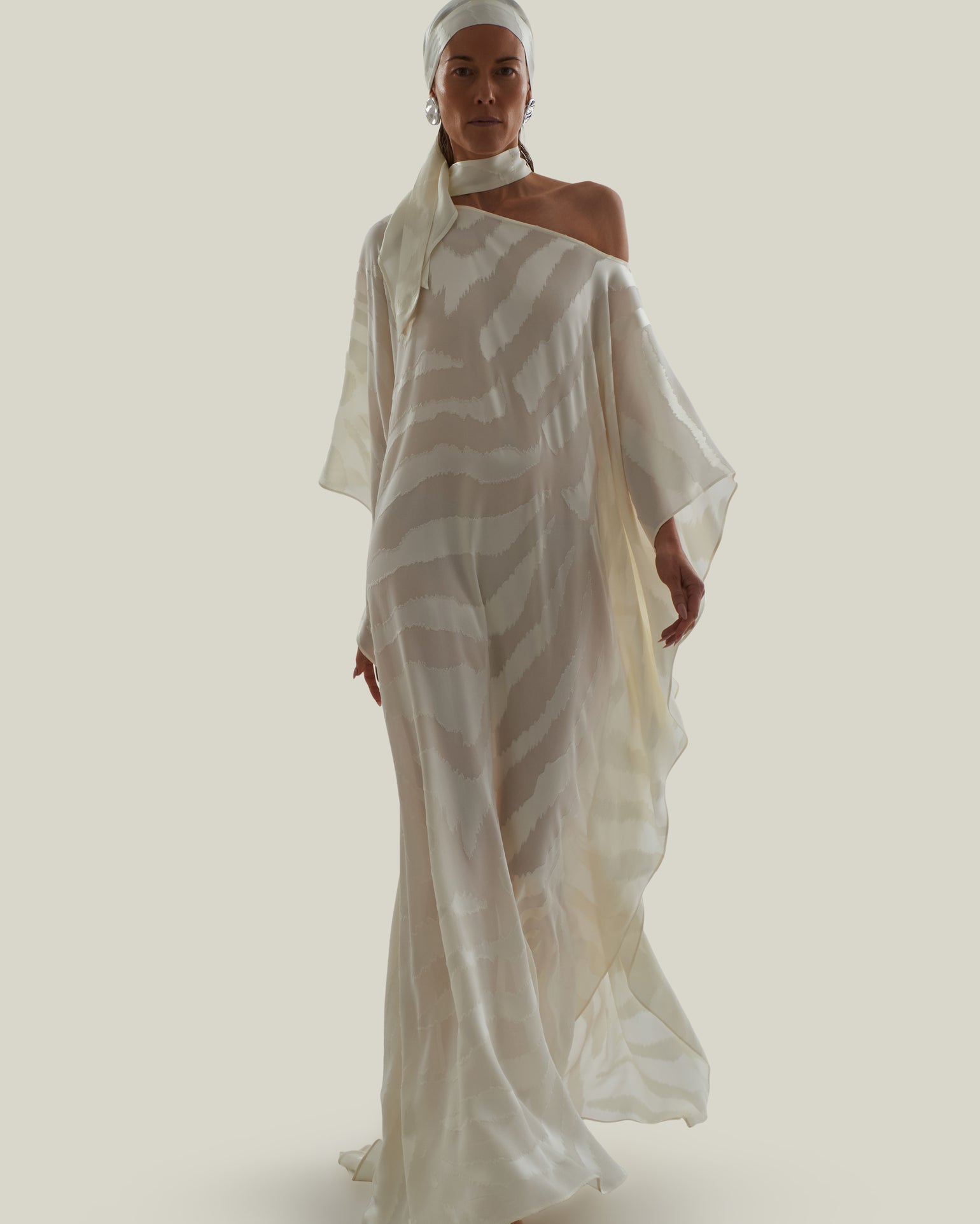 Streep Kaftan in Ivory - Zebra motif fil coupè cold shoulder maxi kaftan with scarf