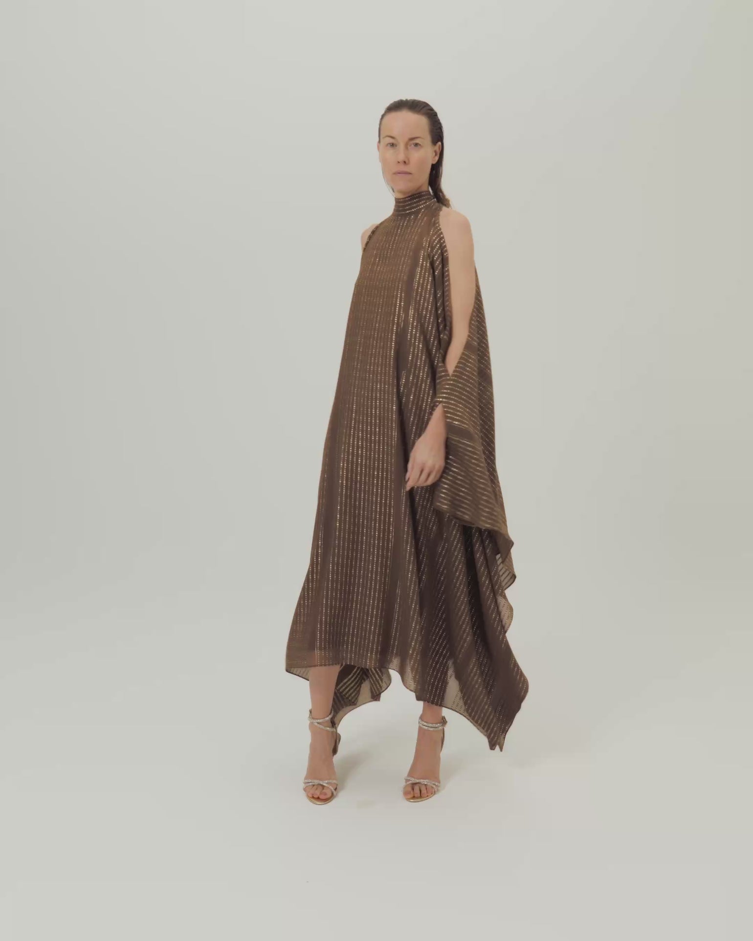 Agadez Kaftan in Fume - Chiffon fil coupè high neck cold shoulders ankle-lenght kaftan