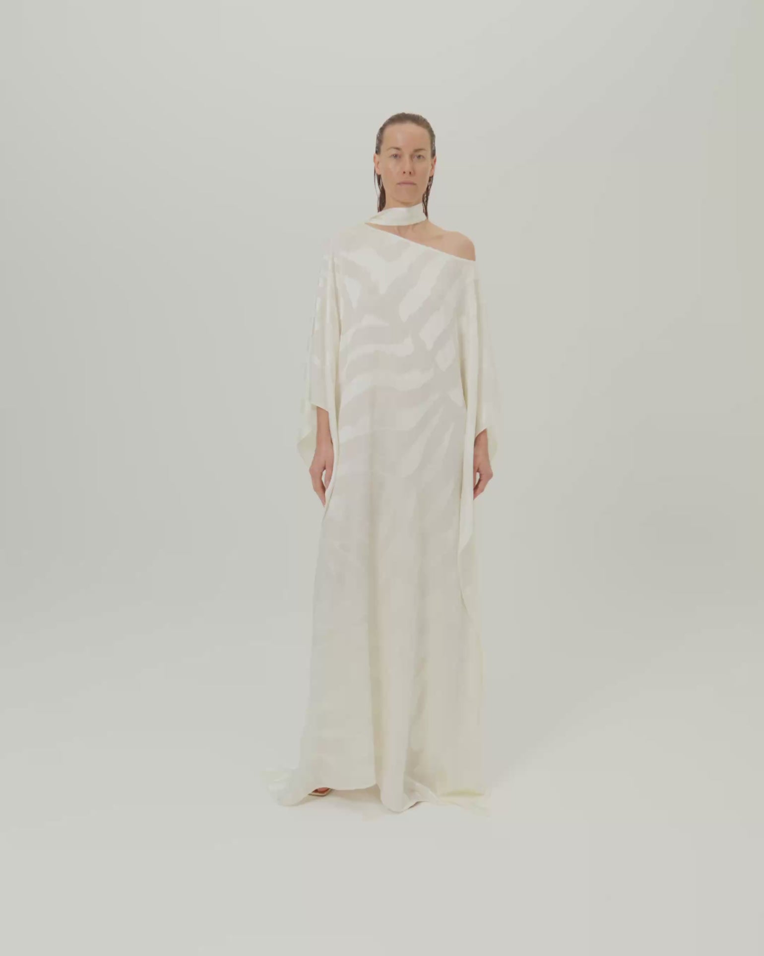 Streep Kaftan in Ivory - Zebra motif fil coupè cold shoulder maxi kaftan with scarf